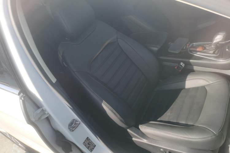 Used Ford Edge 2017 EcoBoost 245 Two-Wheel-Drive Sporty 7-Seater
