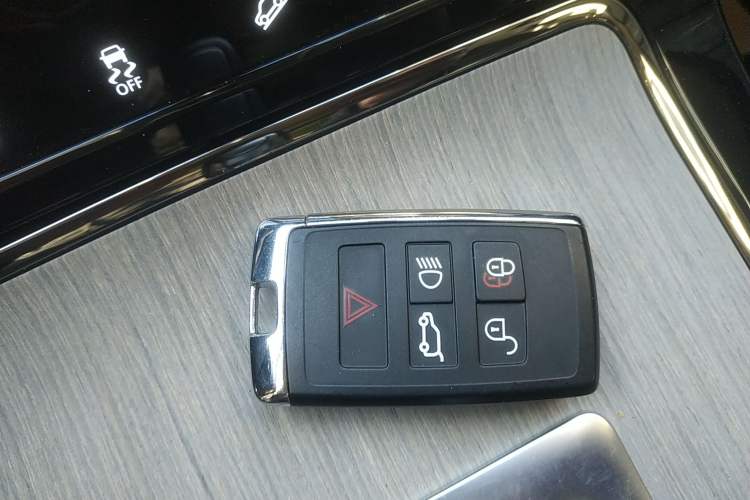 Used Land Rover Range Rover Evoque 2021 Range Rover Velar 249 PS R-Dynamic S Performance Edition
