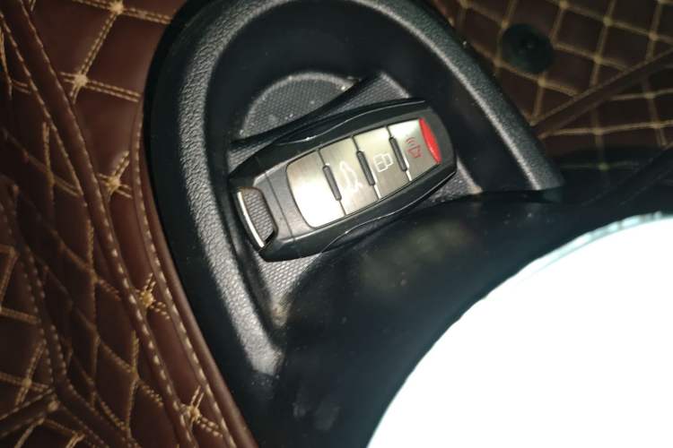 Used ORA Black Cat 2022 Updated Version 301 km Cute Pet Edition Lithium Iron Phosphate
