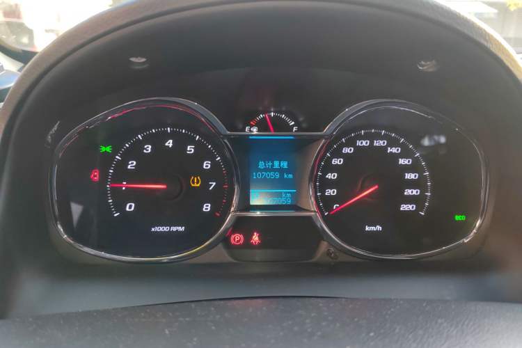 Used Chevrolet Captiva 2015 2.4L 4x4 Flagship Edition 7-Seater
