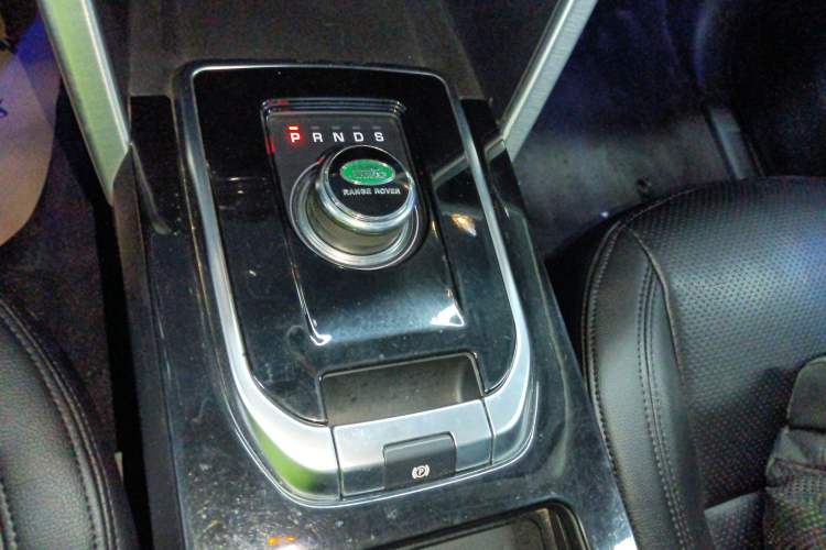 Used Land Rover Discovery Sport 2019 240 PS SE Version China VI Standard
