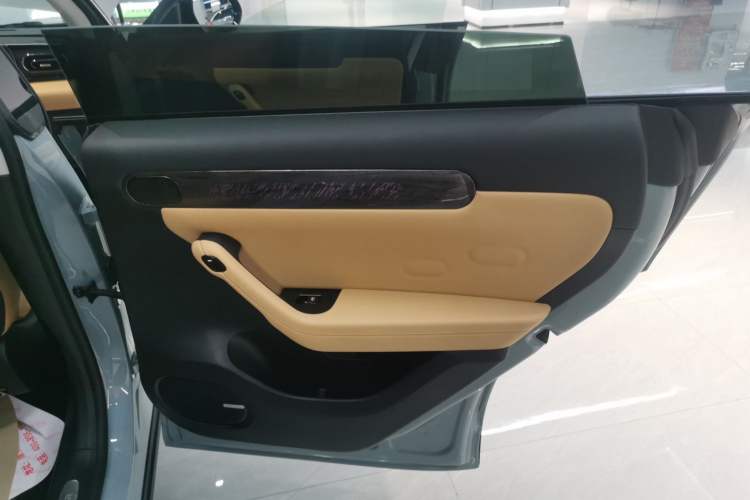 Used Leapmotor C11 2024 Range-Extended 300 Luxury Edition
