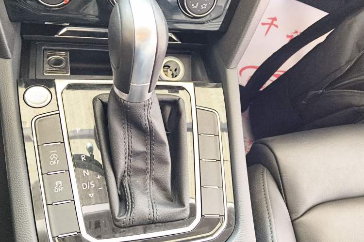 Used Volkswagen Magotan 2017 330TSI DSG Leading Model
