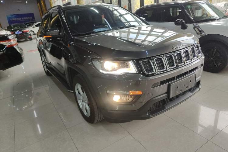 Used  Compass 2017 200T Automatic Family Edition
