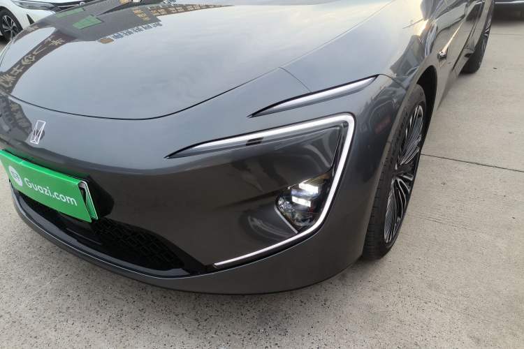 Used  12 2025 Ultra Extended-Range Edition
