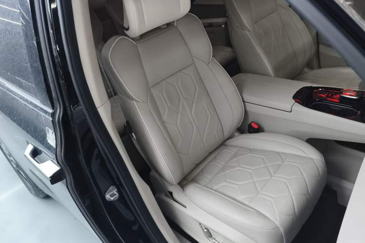 Used Volvo EM90 2025 Ultra Six-Seater