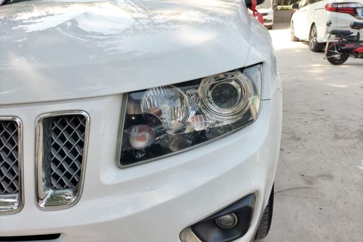 Used  Compass 2015 2.0L Two-Wheel Drive Luxury Edition