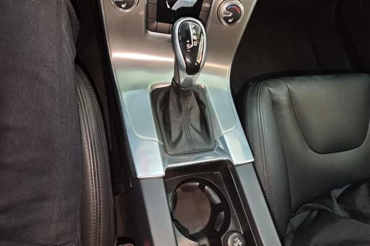 Used Volvo S60 2015 S60L 2.0T Zhiyuan Edition