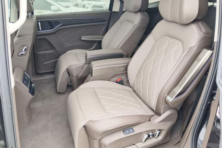 Used Volkswagen Viloran 2024 380TSI Premium Edition