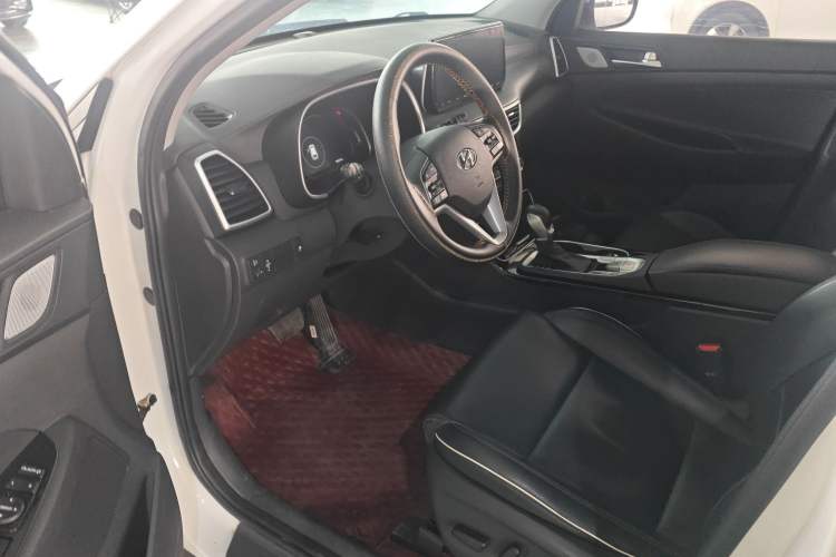 Used Hyundai Tucson 2019 280TGDi Dual-Clutch Two-Wheel Drive Fashion Edition China VI Standard
