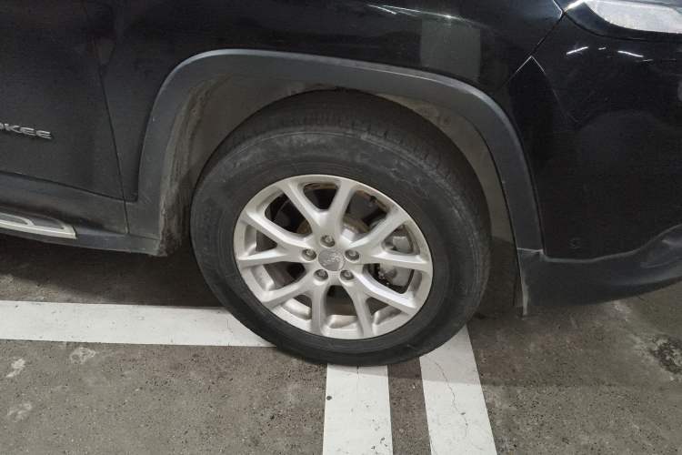 Used  Cherokee 2016 2.4L Professional Edition