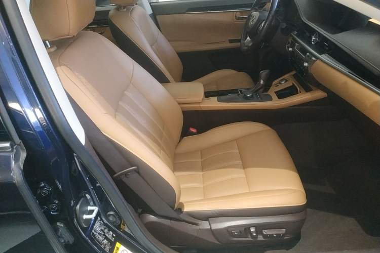 Used Lexus ES 2017 300h Mark Levinson Comfort Edition
