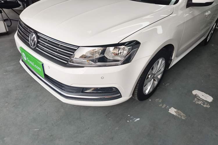 Used Volkswagen Lavida 2017 1.6L Automatic Comfort Edition
