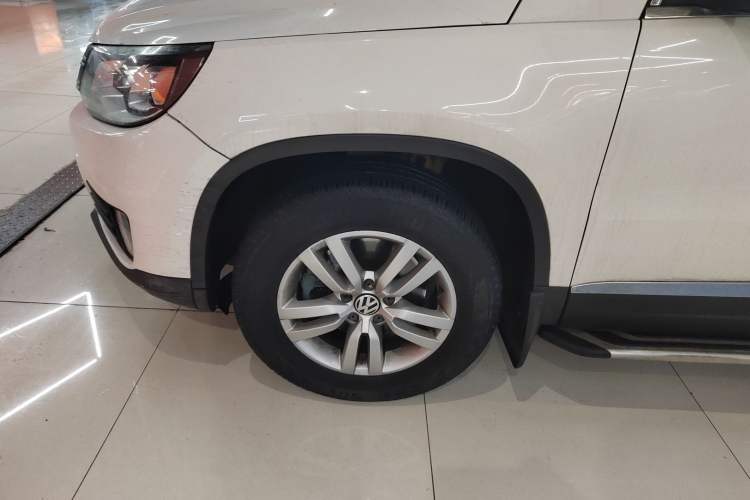 Used Volkswagen Tiguan L 2015 1.8TSI Manual Two-Wheel Drive Fashion Edition
