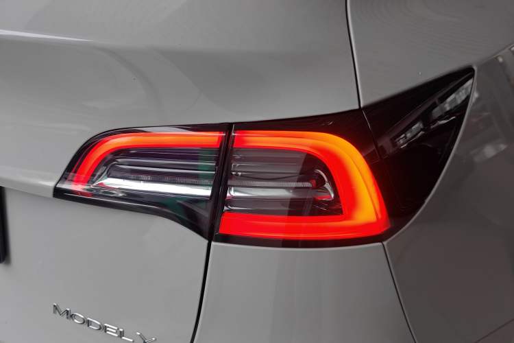 Used Tesla Model Y 2024 Long-Range All-Wheel-Drive Version