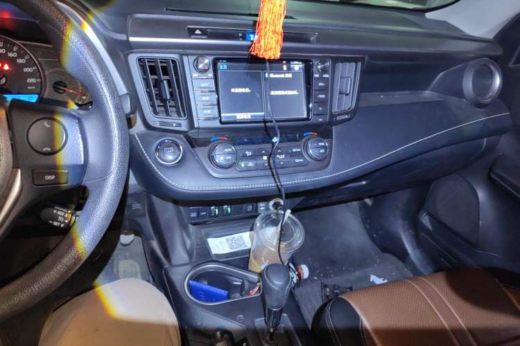 Used Toyota RAV4 2016 2.0L CVT Two-Wheel Drive Comfort Edition China V Standard