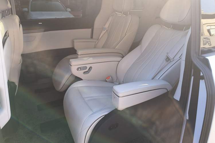 Used XPeng X9 2024 702 Ultra-Long Range Max
