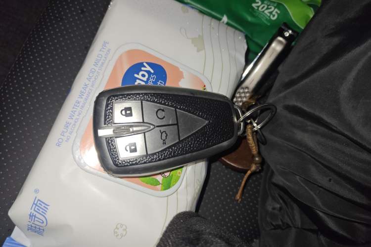 Used Changan UNI-V iDD 2023 ZhiDian iDD 1.5T 113km Smart & Fun Version