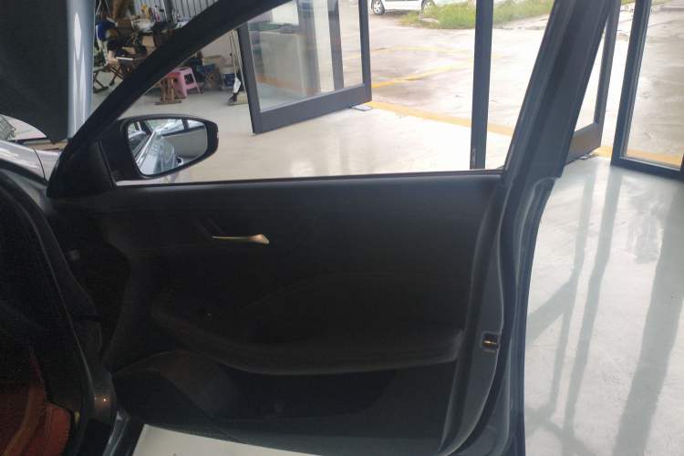 Used Roewe i5 2023 1.5L Manual Comfort Edition
