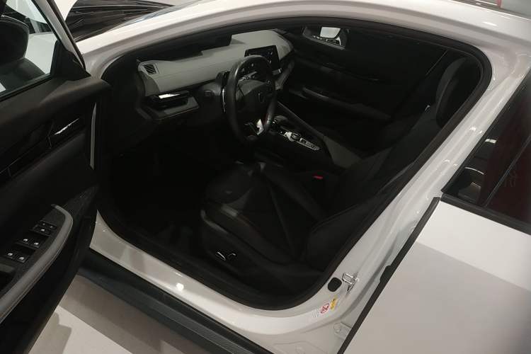 Used Changan UNI-V 2022 1.5T Prestige Version
