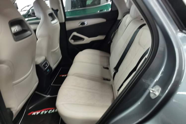 Used BYD Yuan UP 2025 Intelligent Driving Version 401 km Leading Edition
