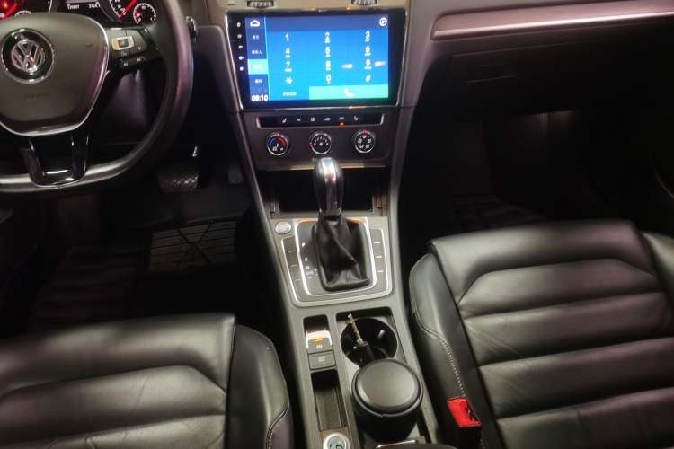 Used Volkswagen Golf 2016 230TSI Automatic Luxury Version
