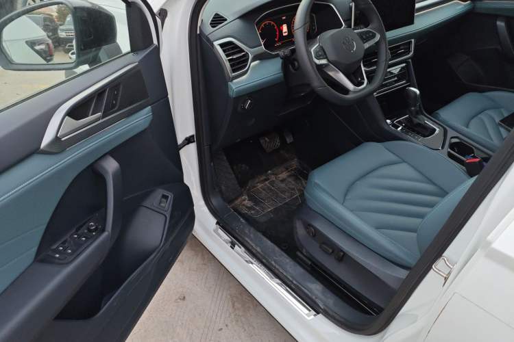 Used Volkswagen Tharu 2024 300TSI Two-Wheel-Drive Moon Luxury Edition
