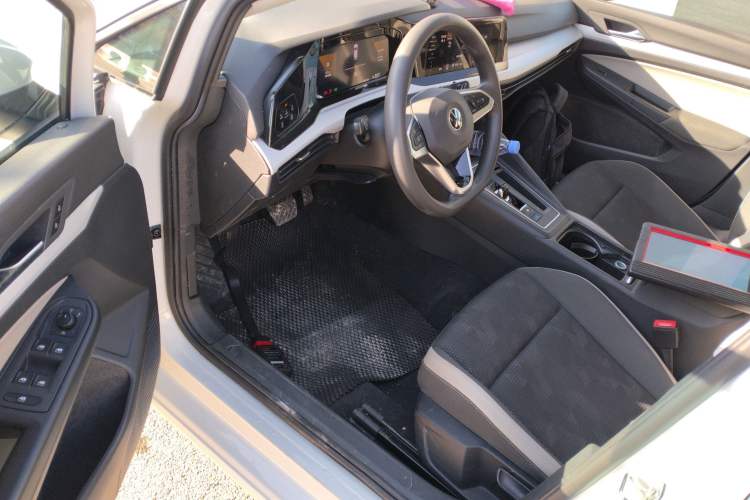 Used Volkswagen Golf 2023 200TSI DSG
