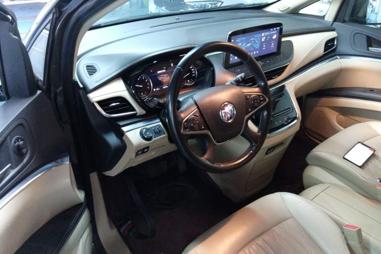 Used Buick GL8 2023 Facelifted Land Cruiser Executive Luxury Version
