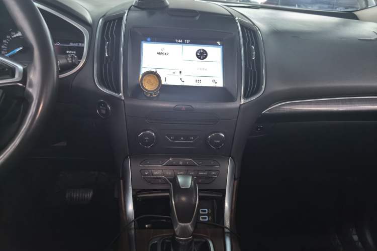 Used Ford Edge 2017 EcoBoost 245 Two-Wheel-Drive Sporty 7-Seater
