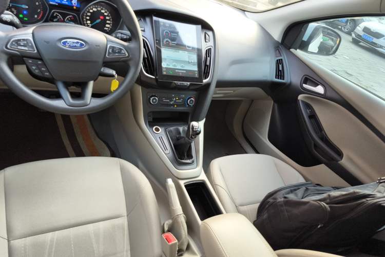 Used Ford Focus 2015 Sedan 1.6L Manual Comfort Model
