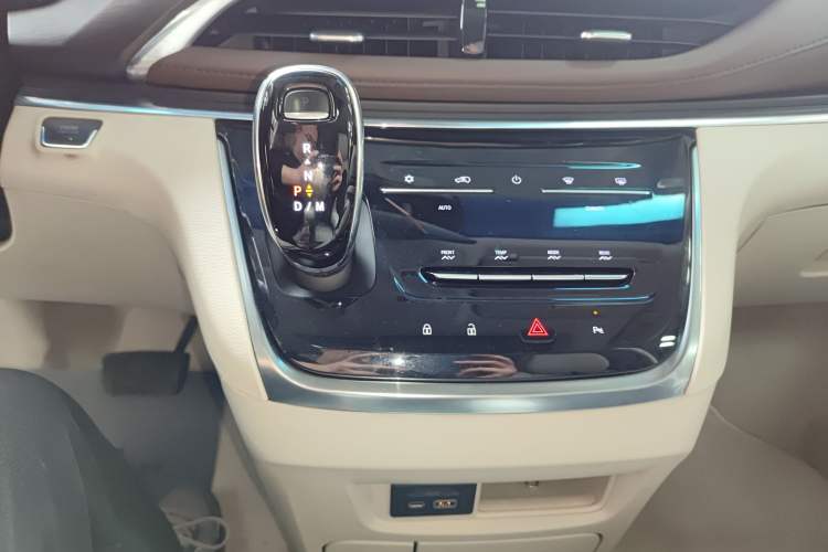 Used Buick GL8 2020 Land Business Class 652T Luxury Model
