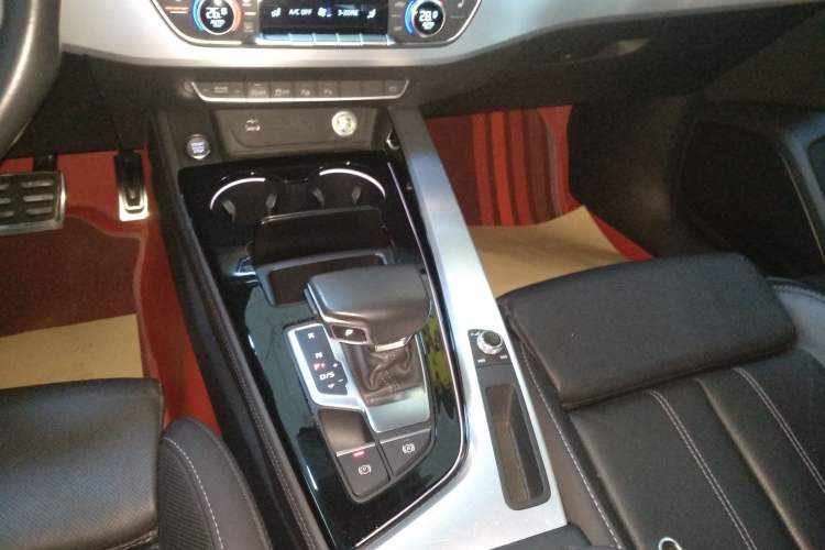 Used Audi A4L 2022 40 TFSI Luxury Dynamic Model
