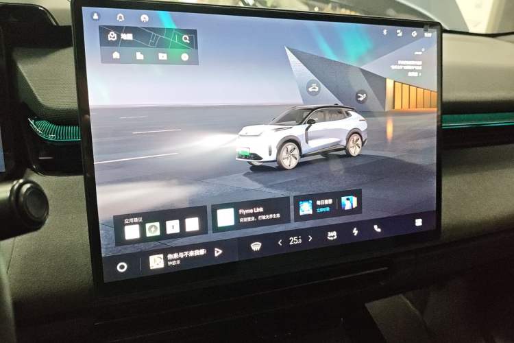 Used Lynk & Co 08 EM-P 2025 220 km All-Wheel-Drive Performance Halo
