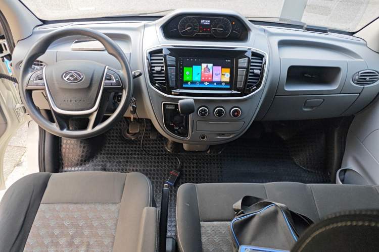 Used SAIC MAXUS Xintu V80 2023 2.0T AMT Classic Aoyuntong Short Wheelbase Ultra-Low Roof 5/6-Seater