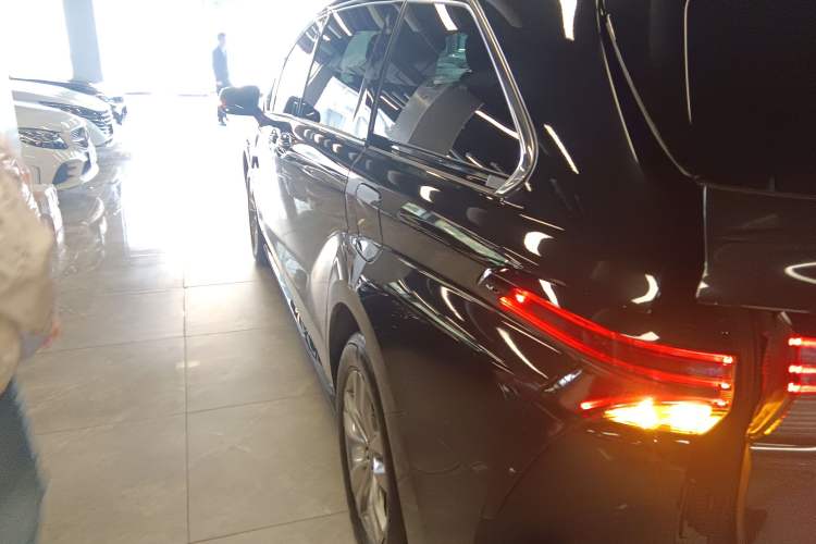 Used Toyota Sienna 2024 2.5L Hybrid Four-Wheel Drive Prestige Edition
