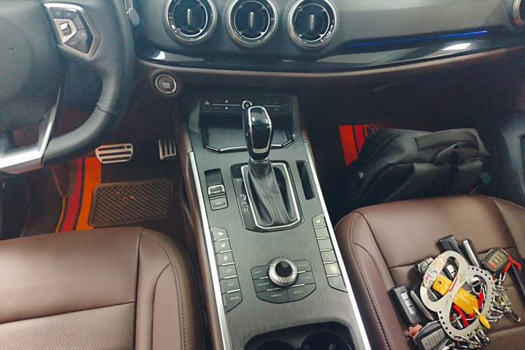 Used Wey VV5 2017 2.0T Ultra-Luxury Version
