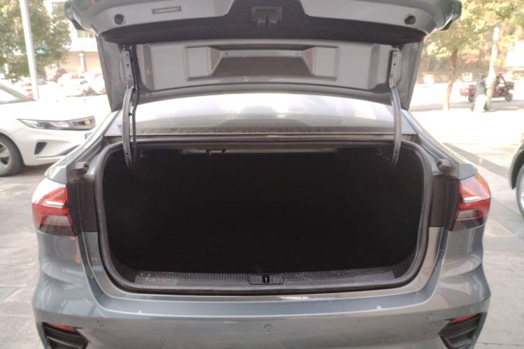 Used Roewe i5 2021 Revised Version 1.5L CVT Diamond Edition