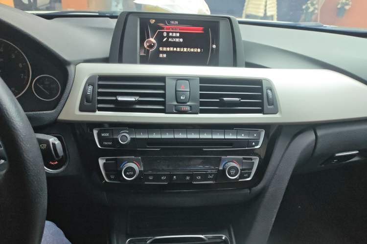 Used BMW 3 Series 2016 320Li Ambition Model
