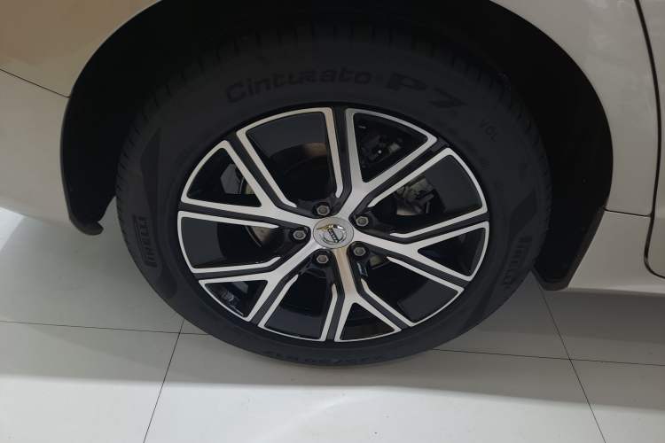 Used Volvo S60 2026 Model B4 Zhiyi Luxury Edition
