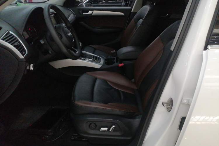 Used Audi Q5 2018 Collector's Edition 40 TFSI Technology Model
