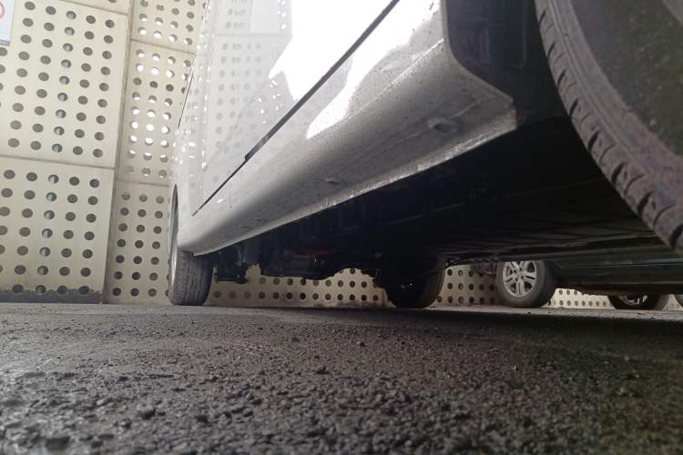 Used Wuling Yangguang 2024 300KM Comfort Version Passenger Van 75kW
