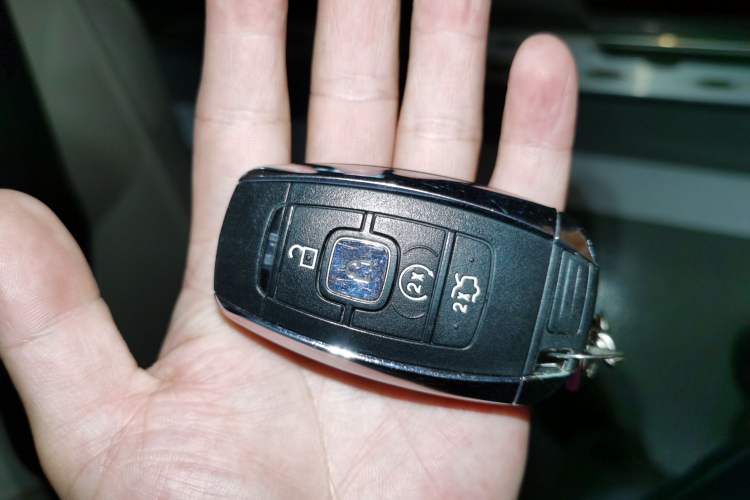 Used Lincoln MKC 2017 2.0T Two-Wheel-Drive Luxury Edition
