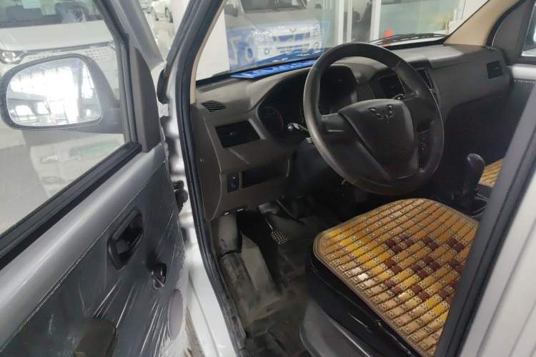 Used Wuling Rongguang S 2023 1.5L Basic Enclosed-Window Vehicle 2 Seats
