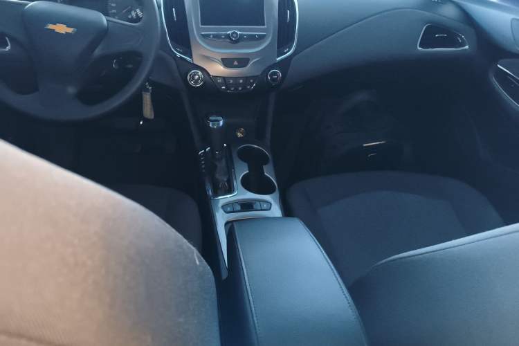 Used Chevrolet Cruze 2017 1.5L Automatic Pioneer Sunroof Edition
