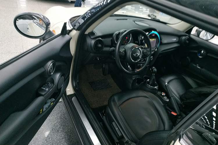 Used MINI MINI 2014 1.5T COOPER Fun
