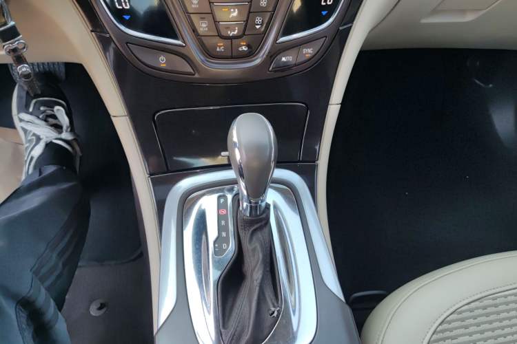 Used Buick Regal 2015 2.0L Leading Fashion Edition
