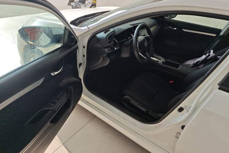 Used Honda Civic 2016 220TURBO CVT Luxury Edition
