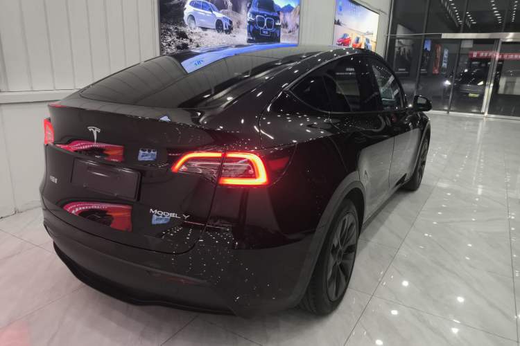 Used Tesla Model Y 2023 Rear-Wheel-Drive Version

