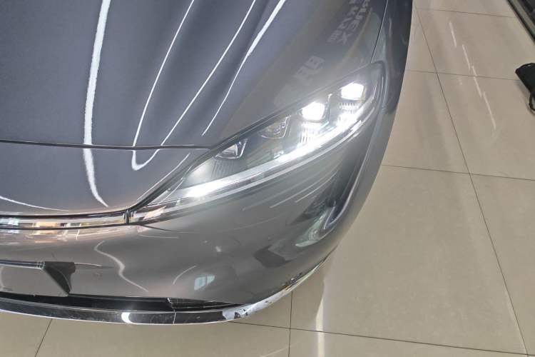 Used Hima Luxeed R7 2024 All-Electric 667 km Max
